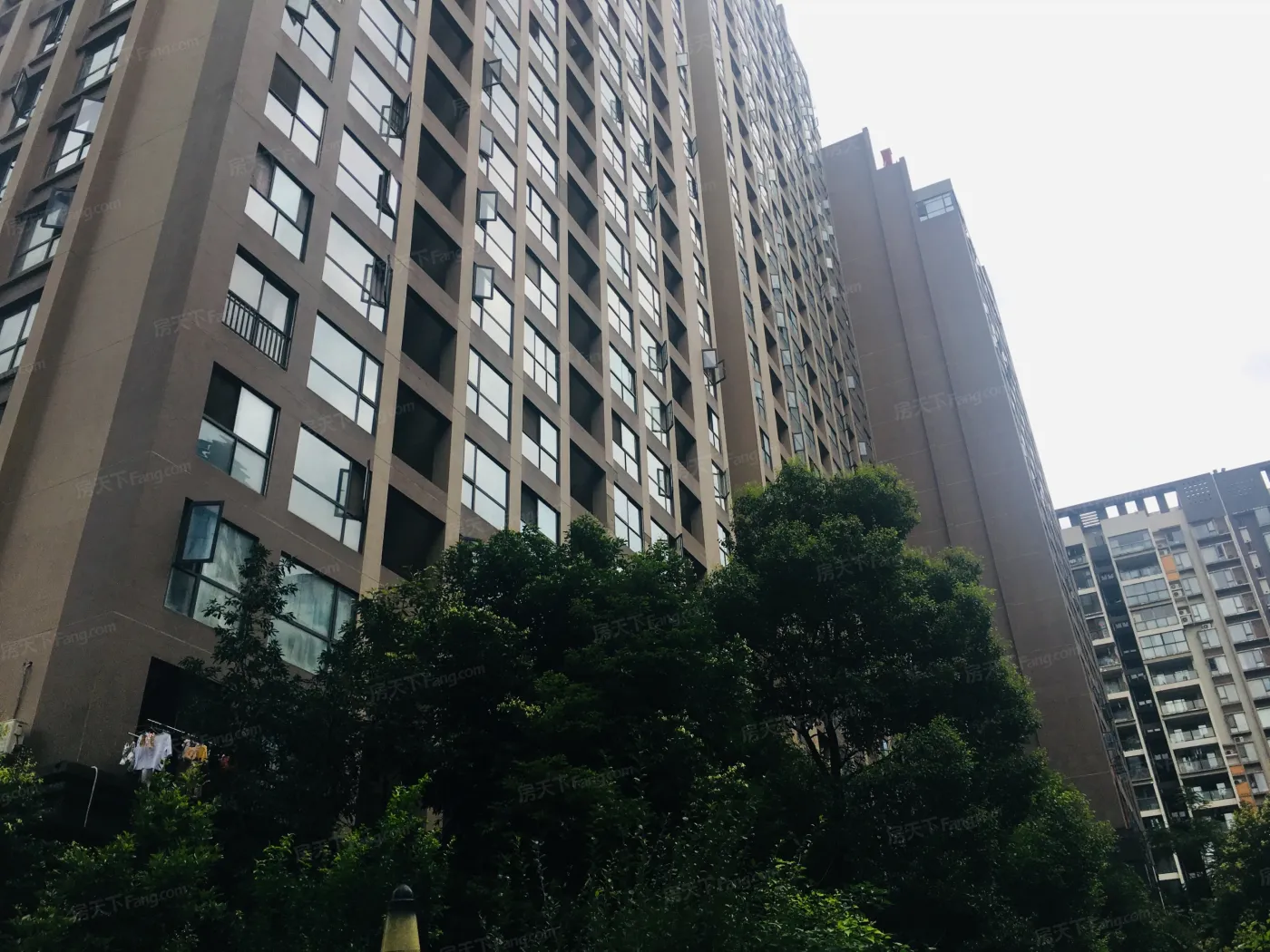 鸿阁新座2室2厅1卫东南朝向2500.00元/月出租