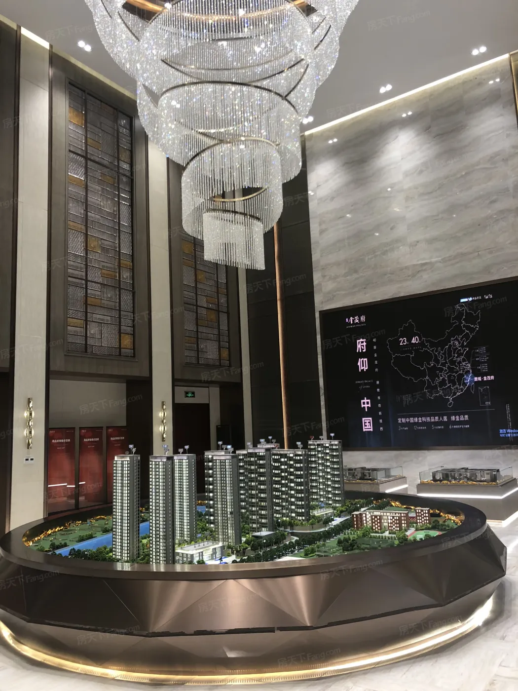 鹿城金茂府3室2厅2卫西南朝向8500.00元/月出租