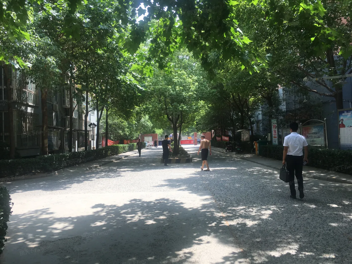 亚太花园3室2厅2卫南北朝向2700.00元/月出租