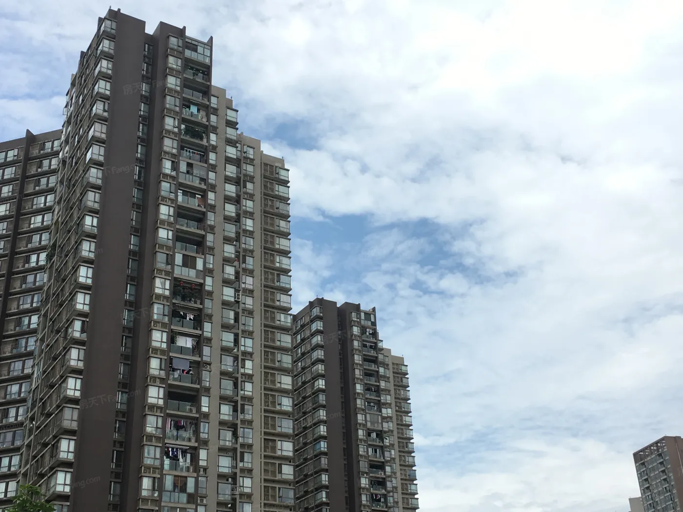 帕丽湾2室2厅1卫东南朝向2500.00元/月出租