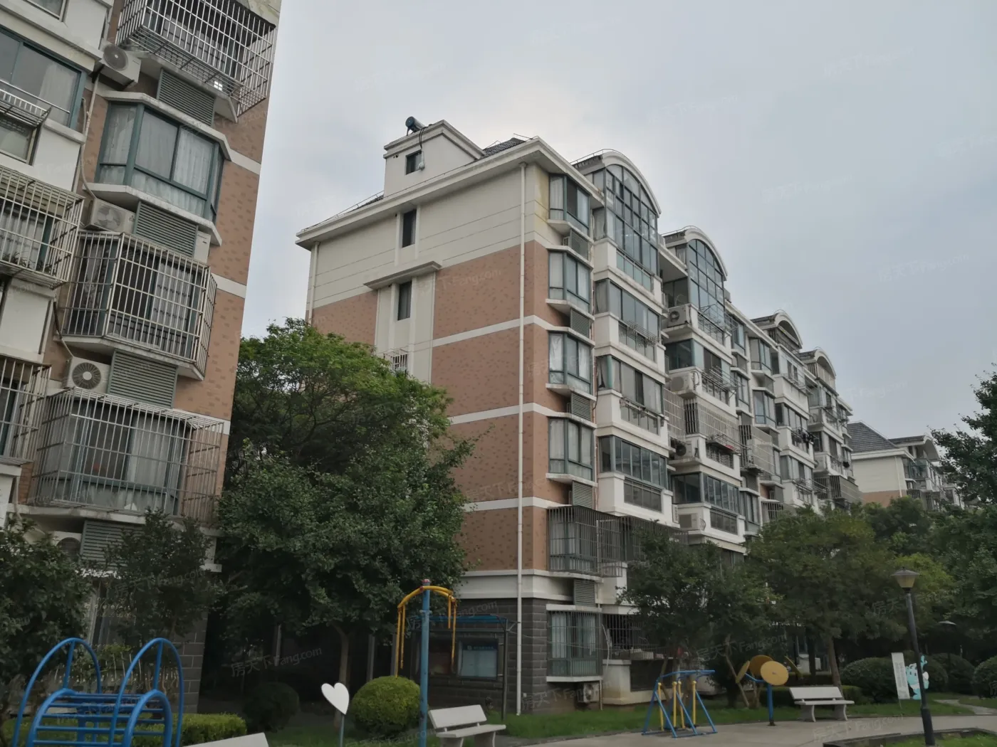 泰燕华庭2室1厅1卫南北朝向2400.00元/月出租