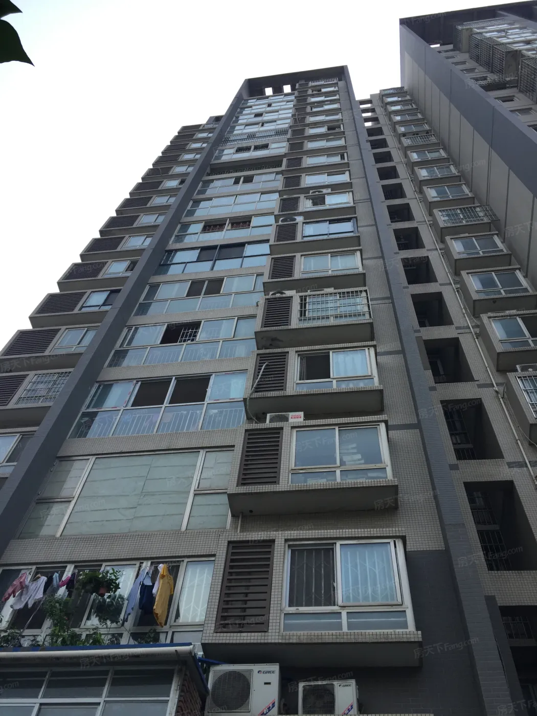 一品荷花2室1厅1卫东朝向2200.00元/月出租