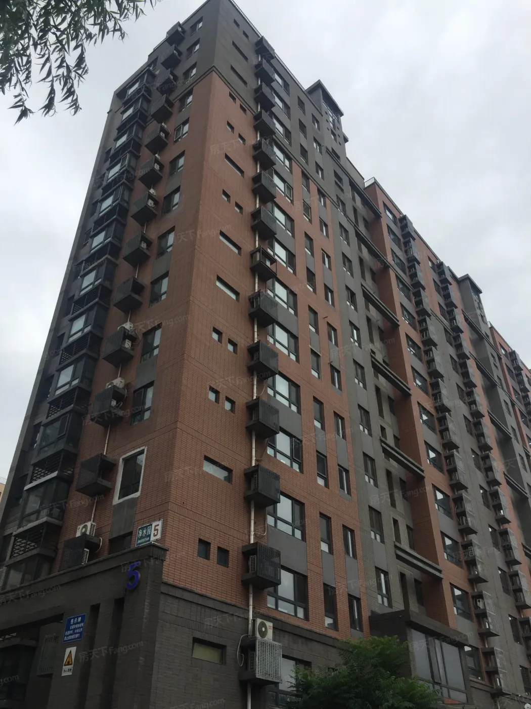 金隅七零九零3室1厅2卫南北朝向5400.00元/月出租