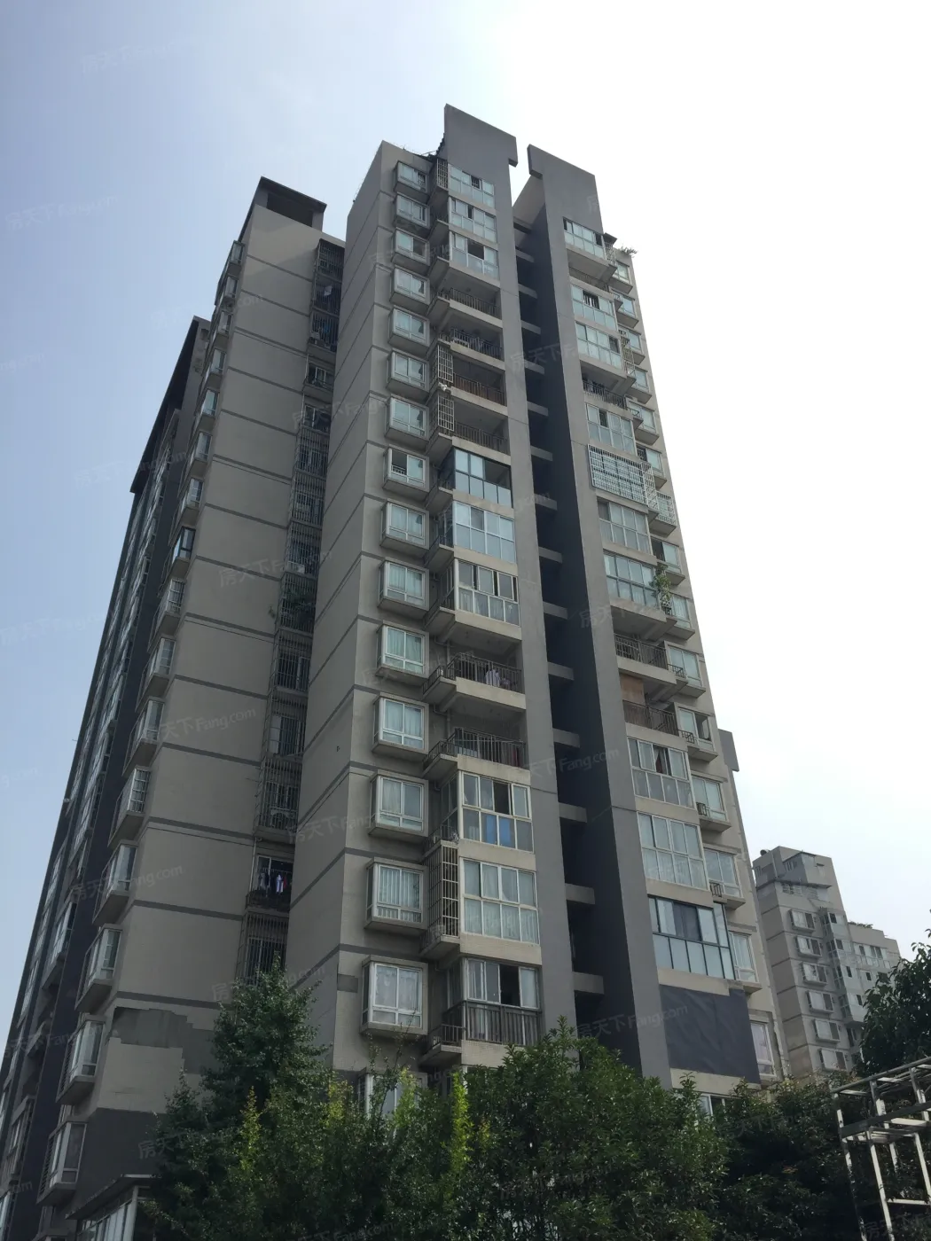 一品荷花2室1厅1卫东朝向2100.00元/月出租