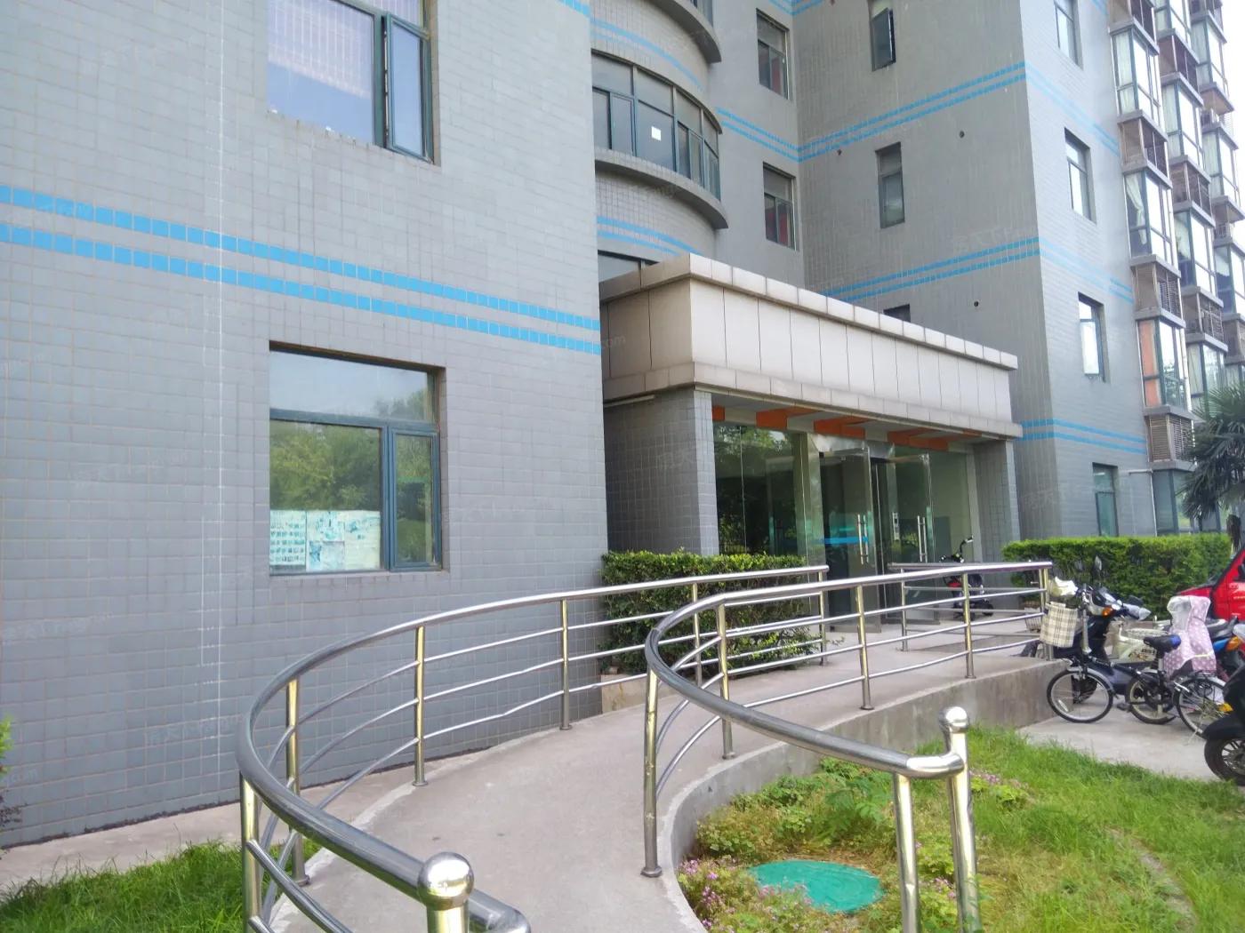 碧水苑3室2厅2卫南朝向2000.00元/月出租
