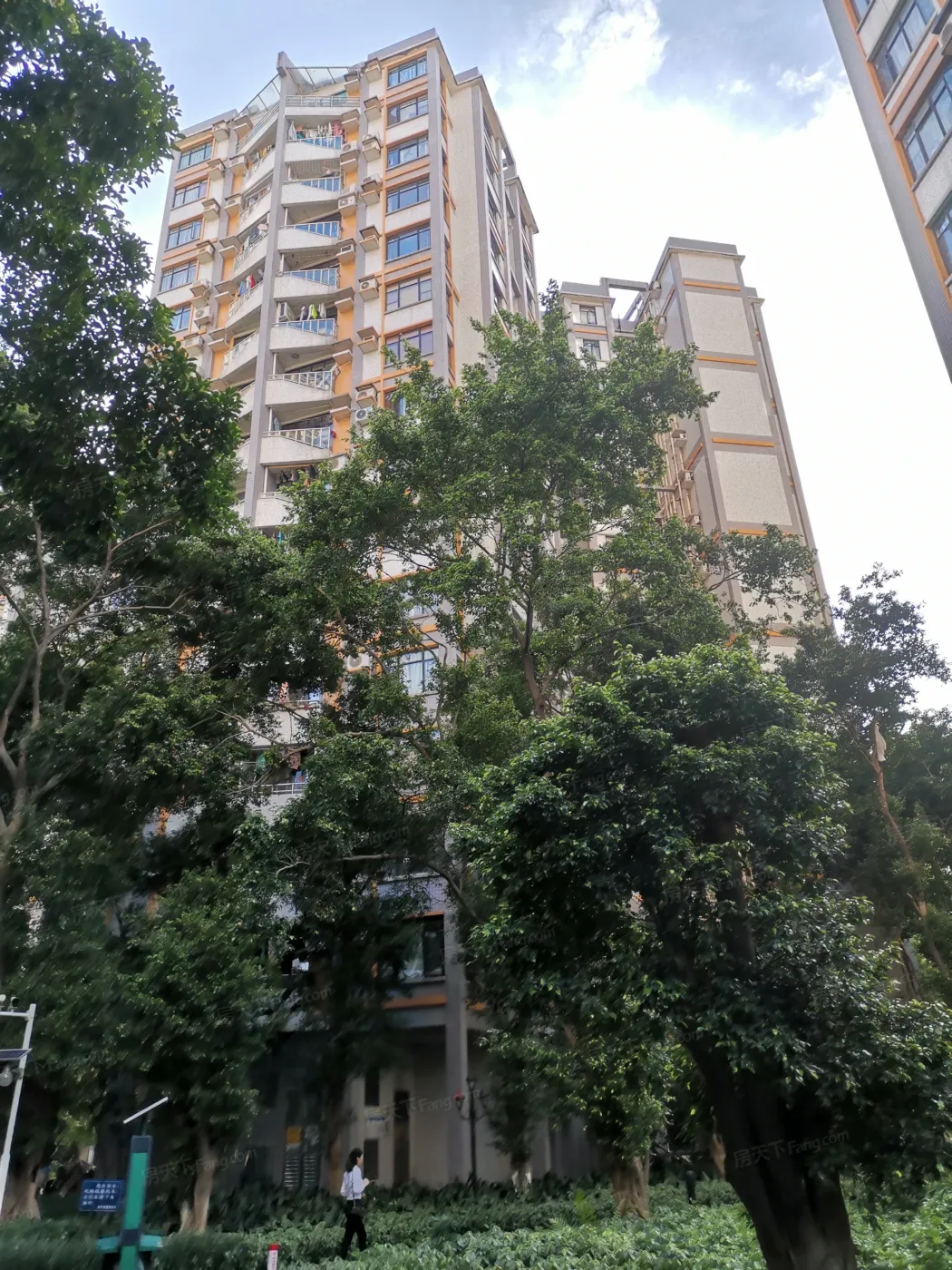 丽江花园德字楼2室2厅1卫西北朝向3300.00元/月出租
