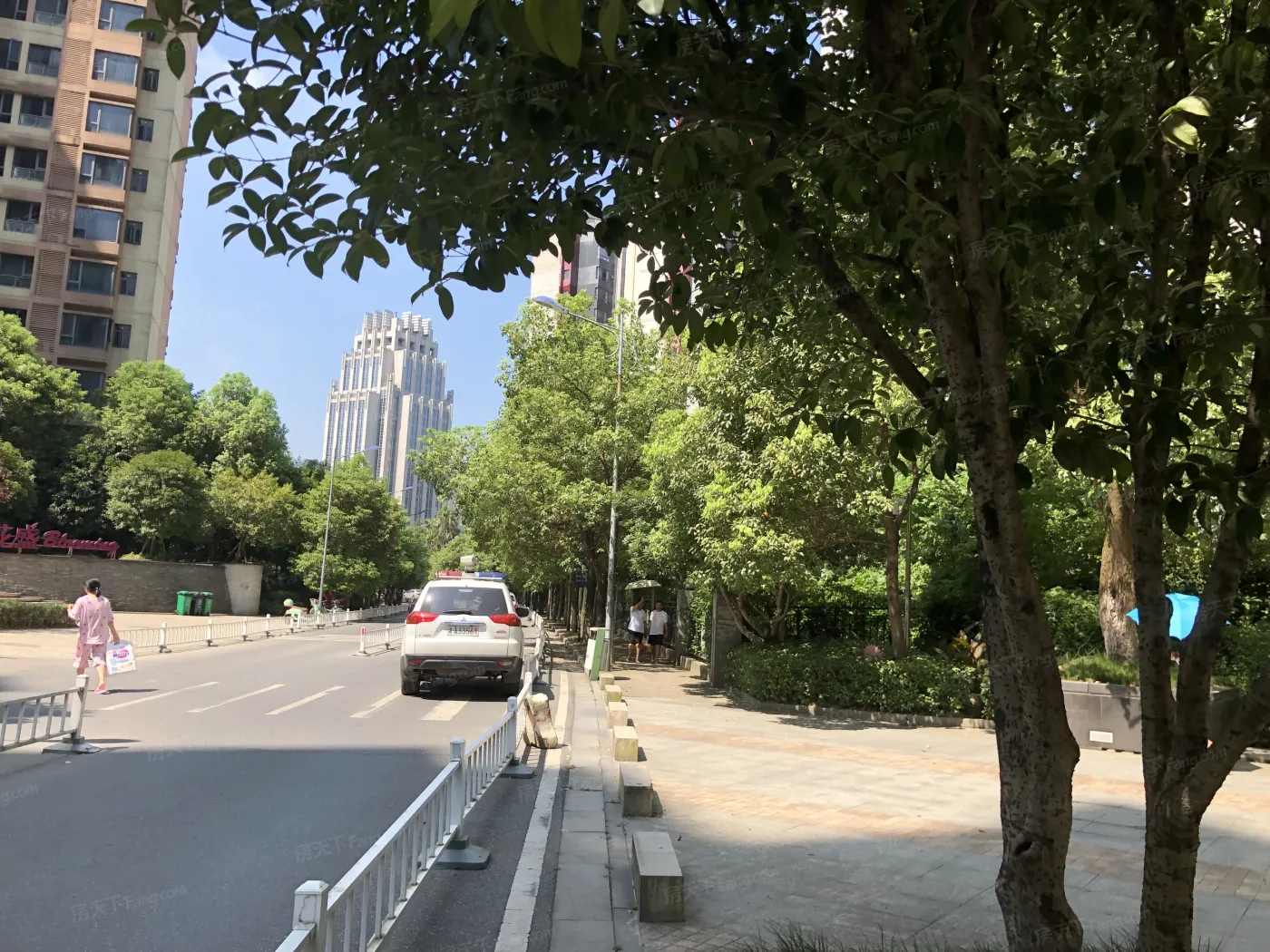 珠江花城3室2厅2卫南朝向2900.00元/月出租