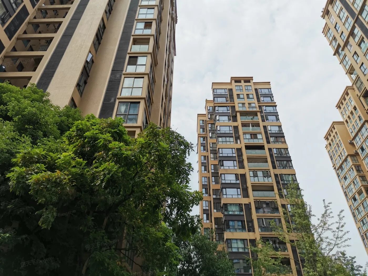 西城锦绣2室1厅1卫南朝向2100.00元/月出租