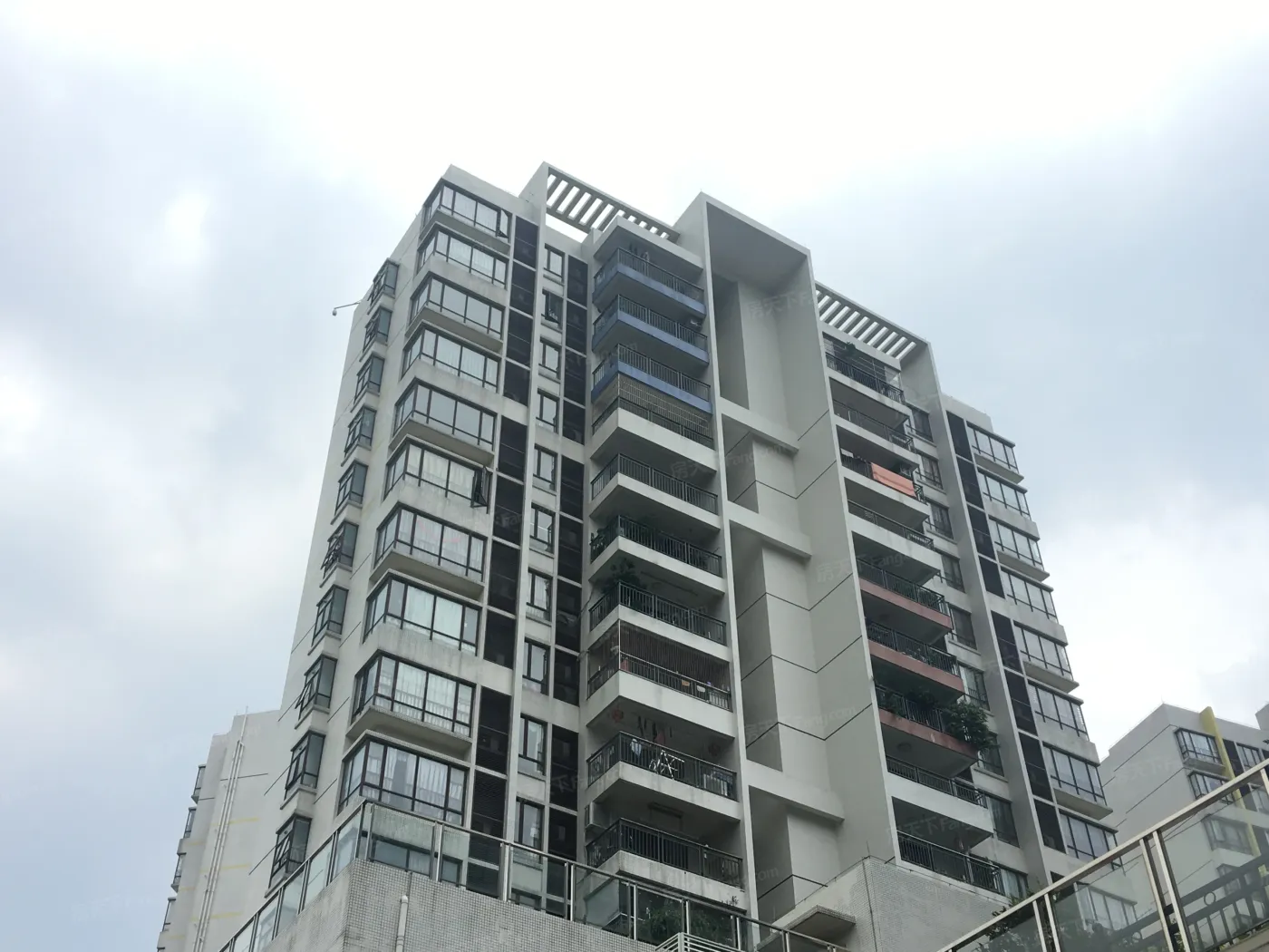 康怡花园2室2厅1卫南朝向2200.00元/月出租