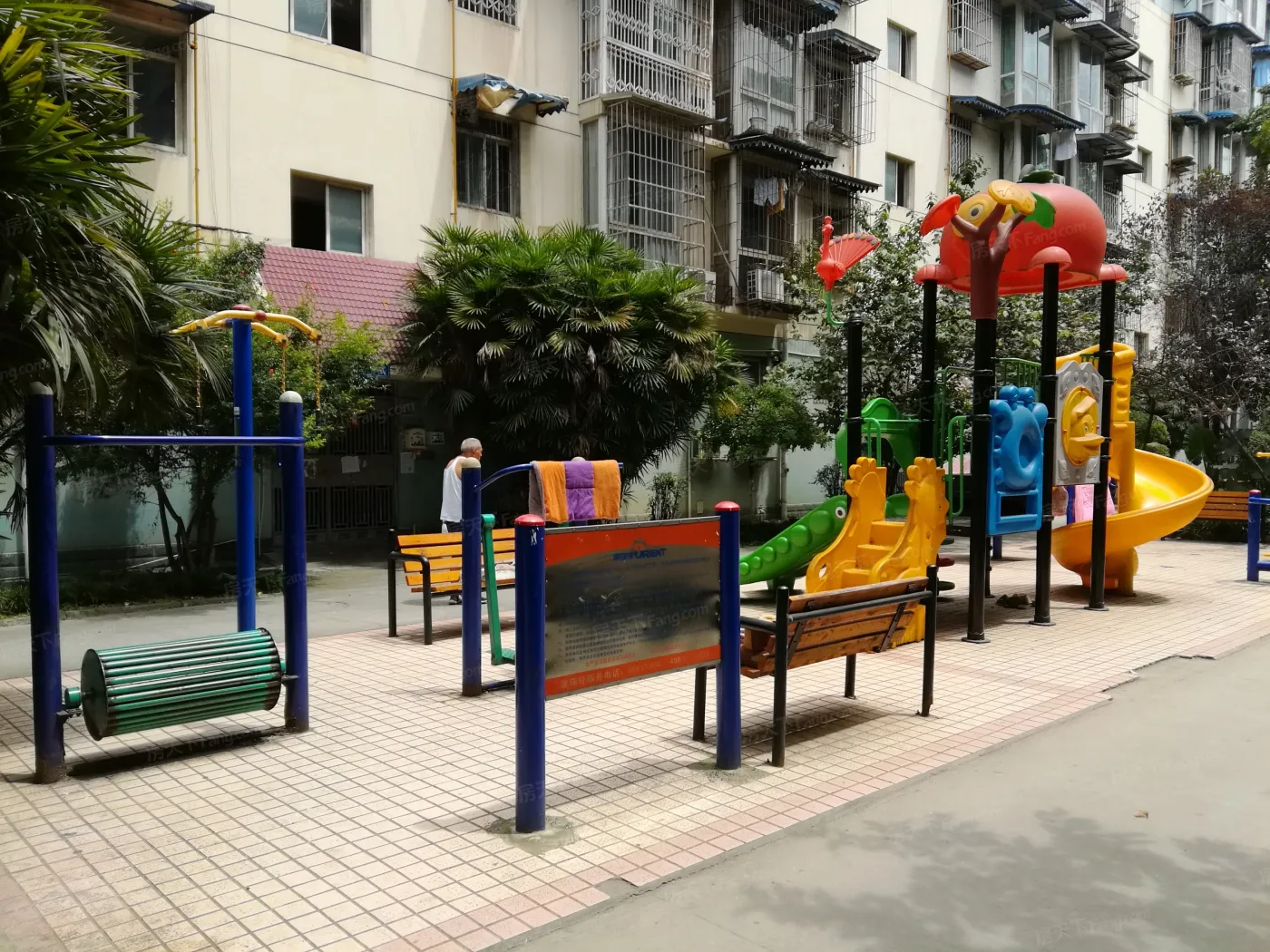 香江花园3室1厅1卫南朝向2900.00元/月出租