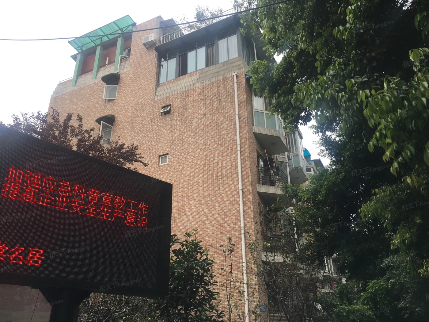 海棠名居2室1厅2卫东南朝向2400.00元/月出租