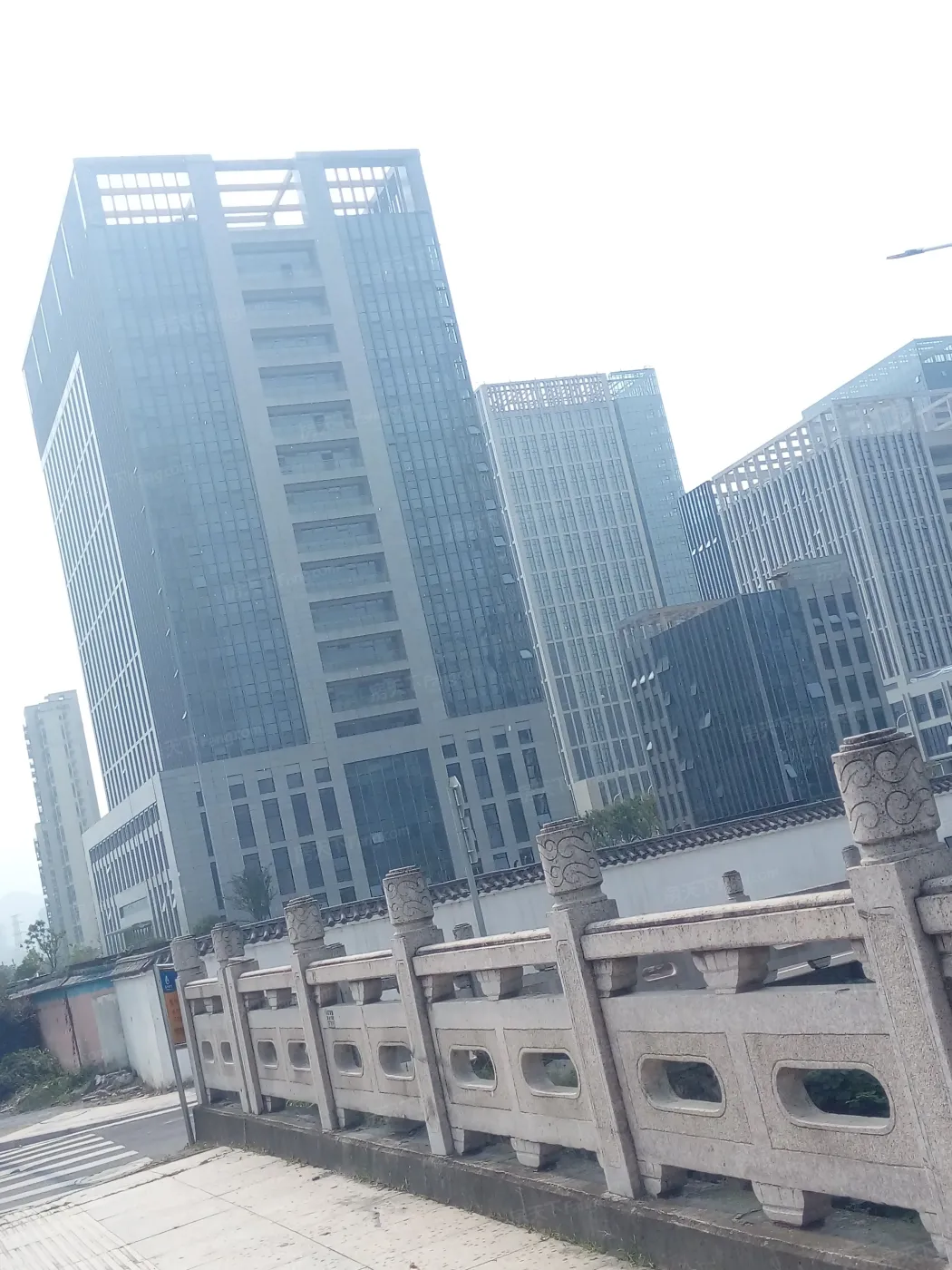 德信·大悦湾3室2厅1卫南朝向2500.00元/月出租