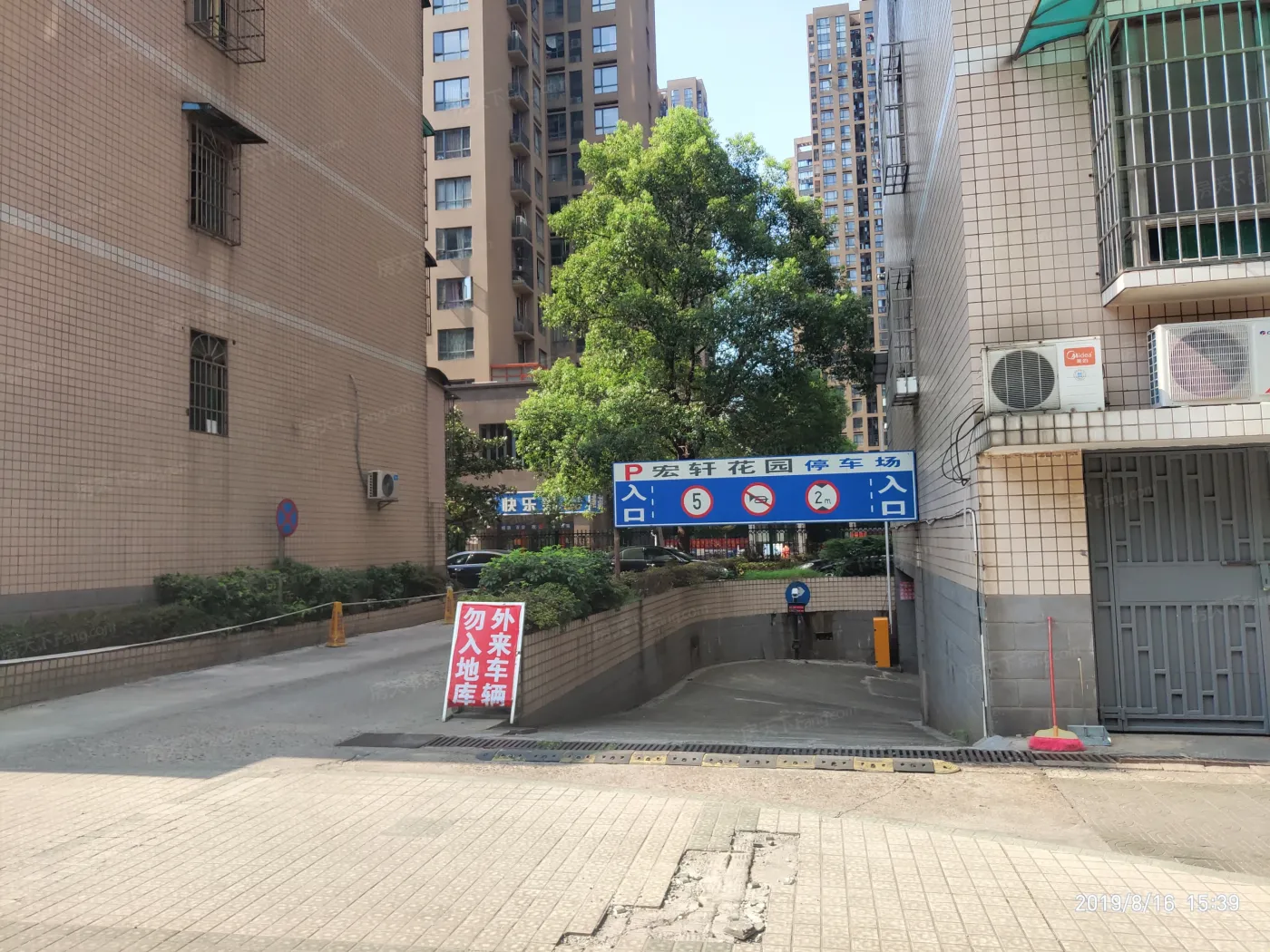 宏轩花苑4室2厅2卫南北朝向3400.00元/月出租