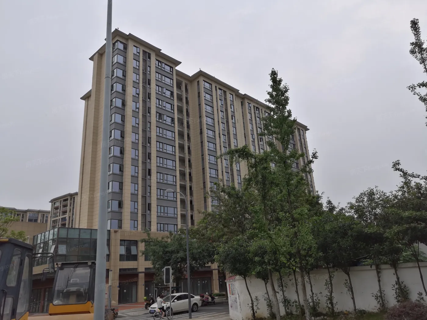 绿地威廉公馆3室2厅2卫东南朝向3900.00元/月出租