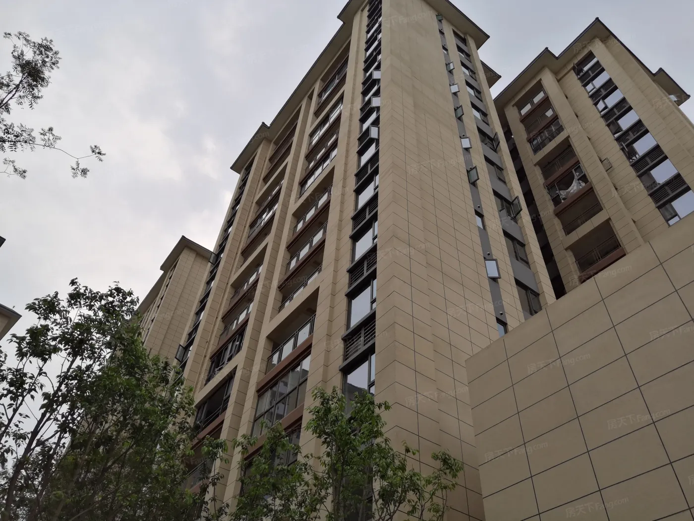 绿地威廉公馆4室2厅2卫东南朝向4600.00元/月出租