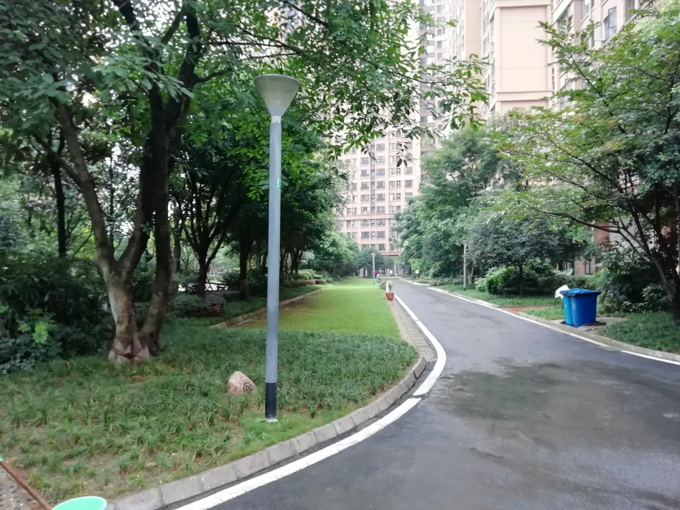 蓝光花满庭二期北区2室1厅1卫东朝向1400.00元/月出租