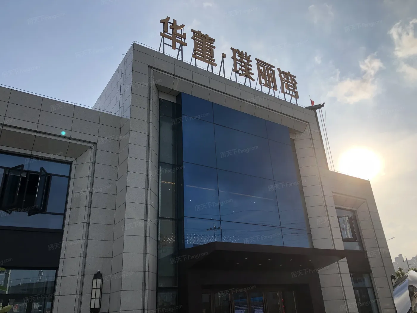 华董璞丽湾3室2厅2卫南朝向3200.00元/月出租