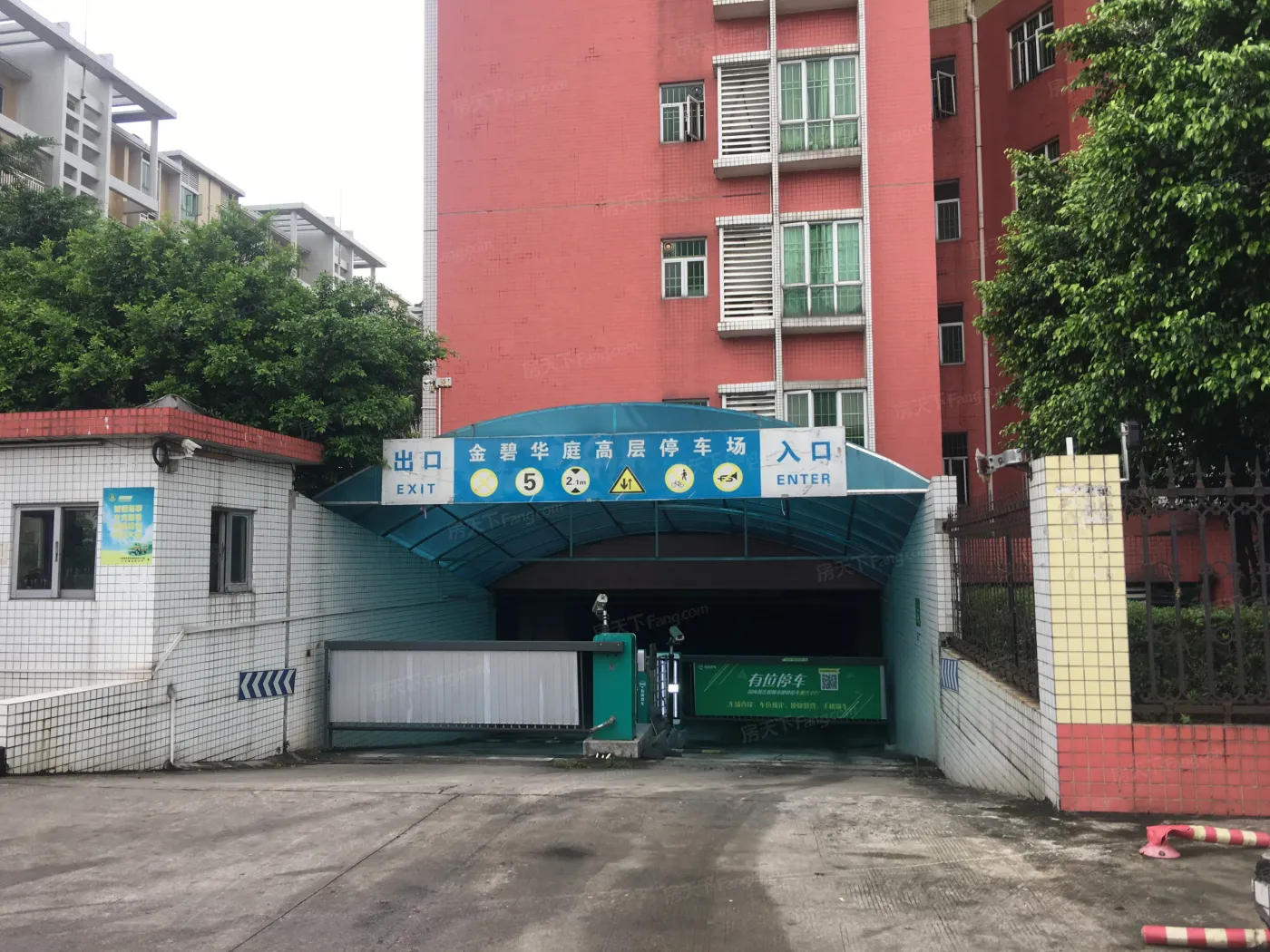 金碧华庭3室2厅2卫西南朝向2500.00元/月出租