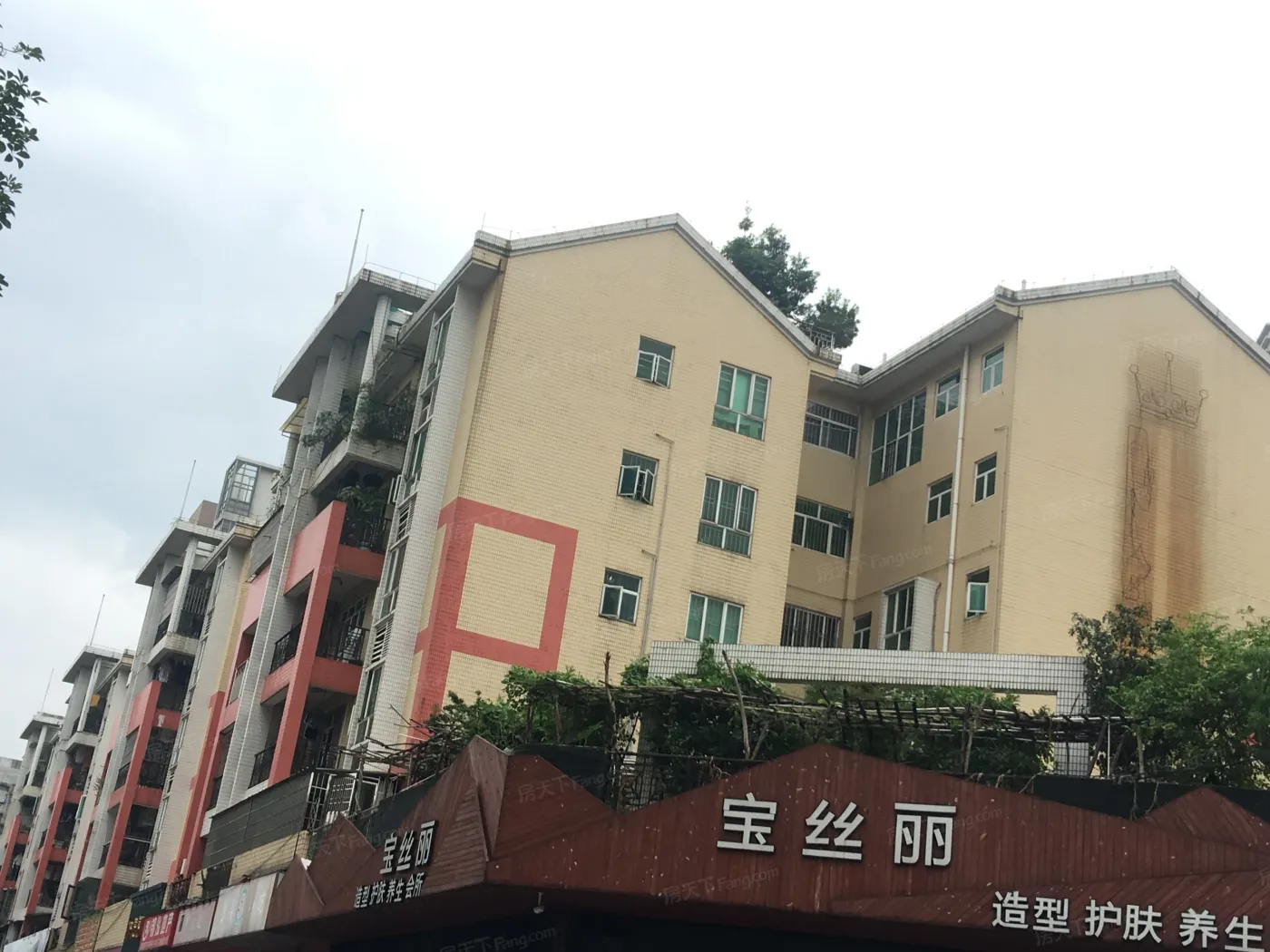 金碧华庭4室2厅2卫南朝向2300.00元/月出租