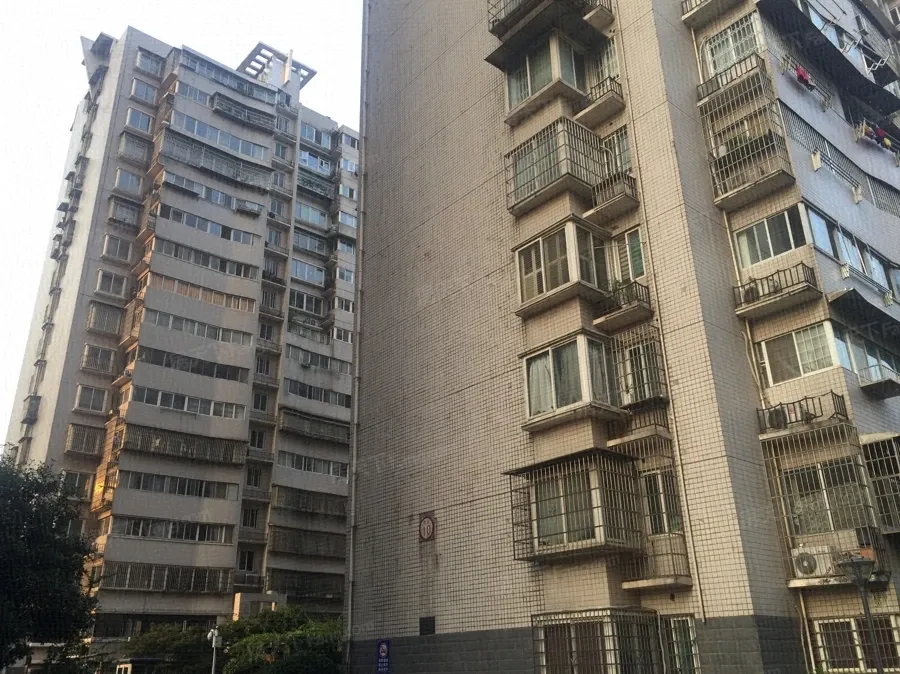 天平公寓2室1厅1卫南朝向2500.00元/月出租