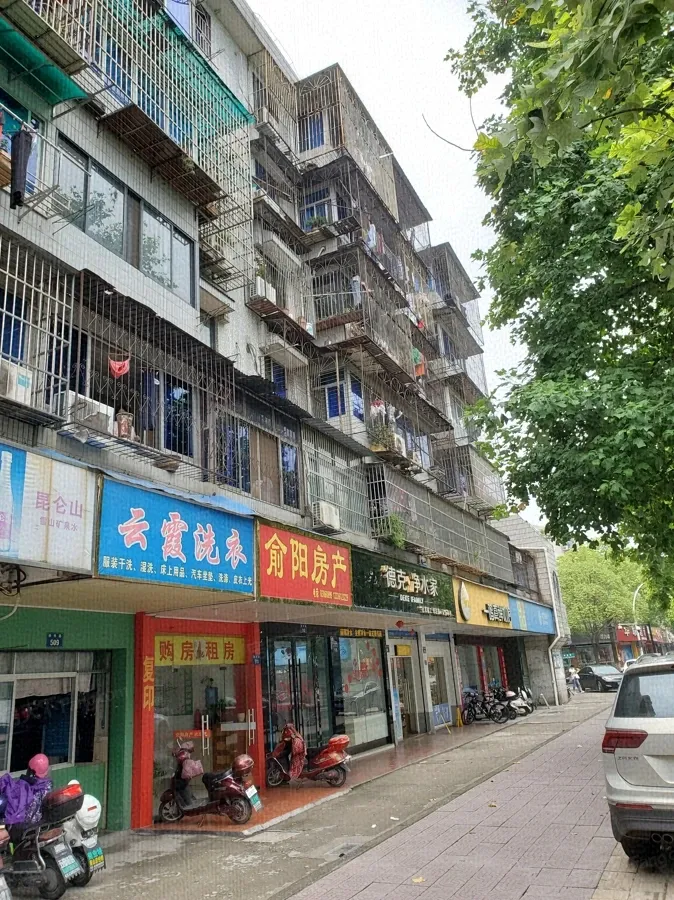 回澜南苑3室1厅1卫南朝向2500.00元/月出租