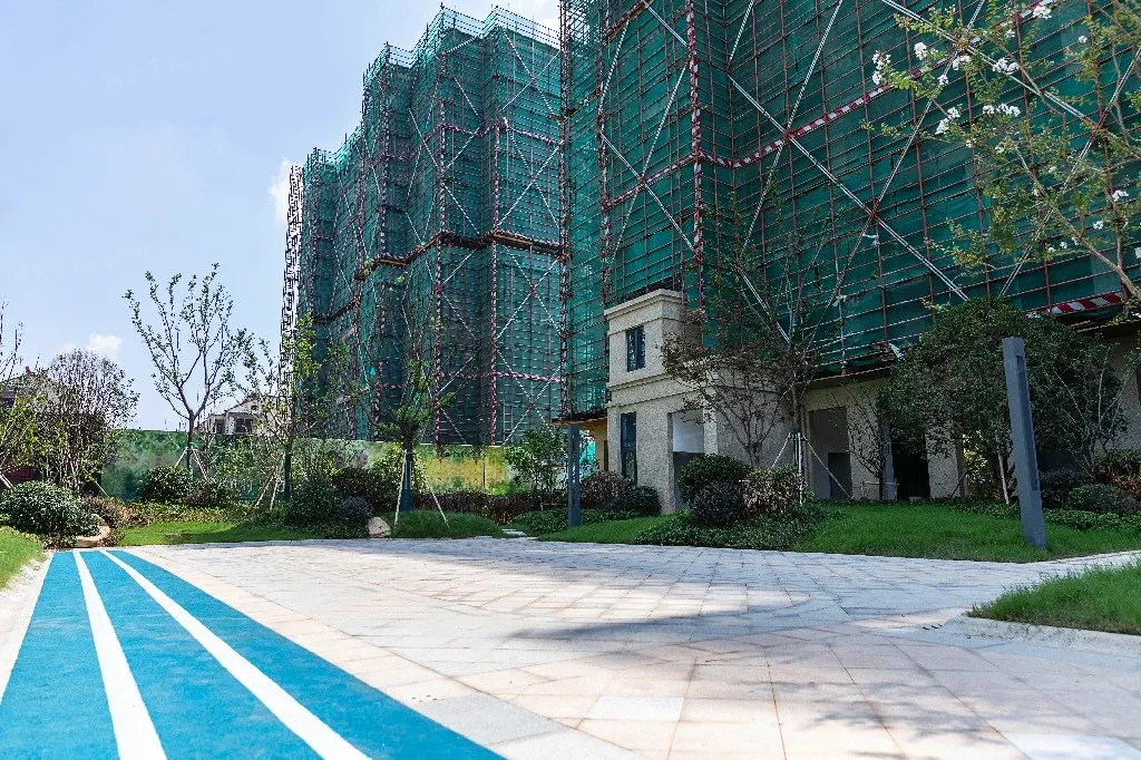 万泰龙乾府3室2厅2卫南北朝向1500.00元/月出租