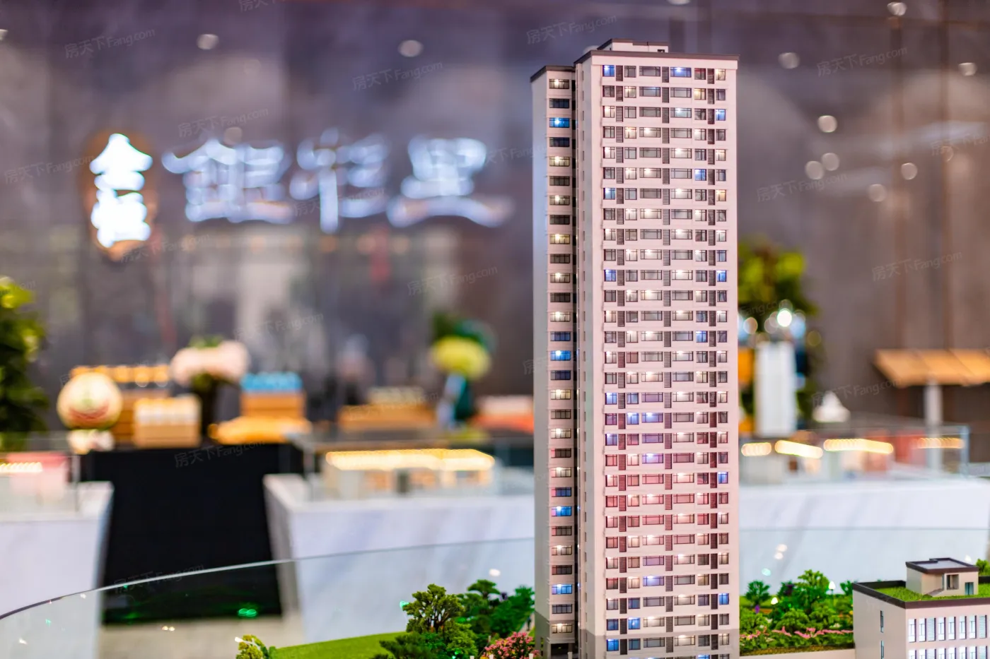 金恒·银杉里4室2厅2卫南朝向3200.00元/月出租