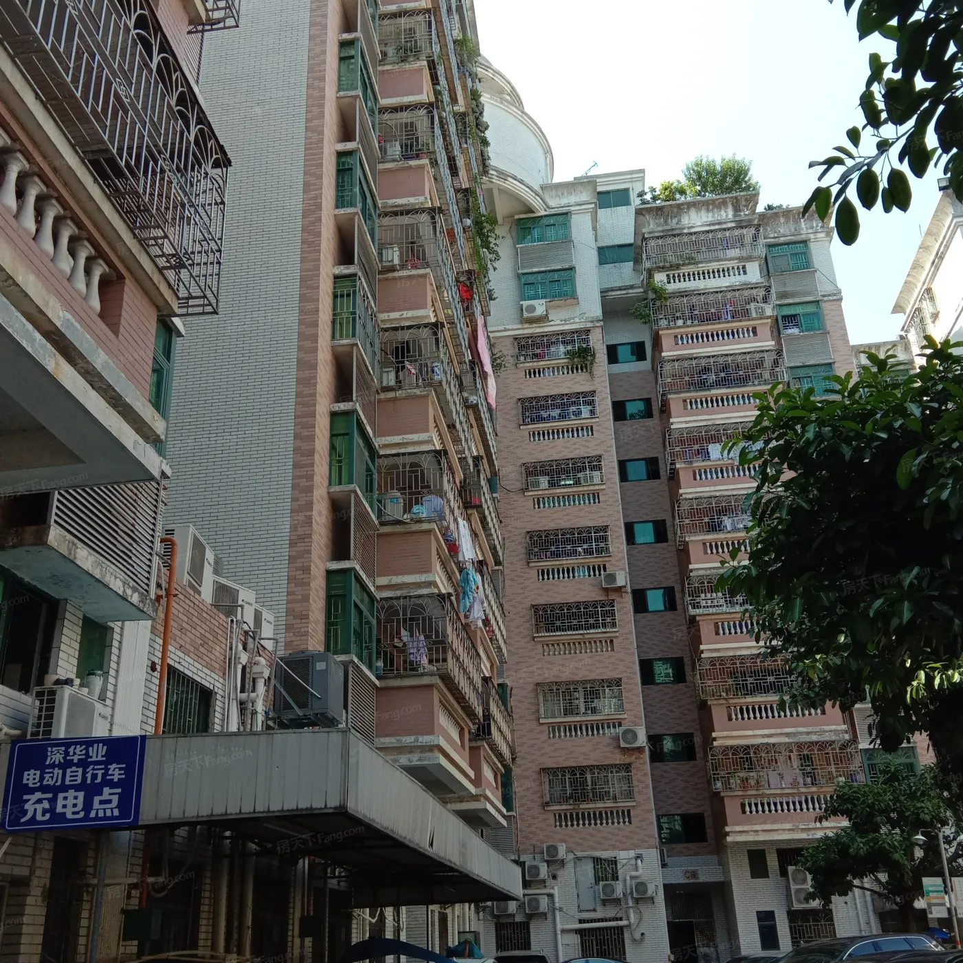 深华业大厦2室2厅1卫东南朝向3200.00元/月出租