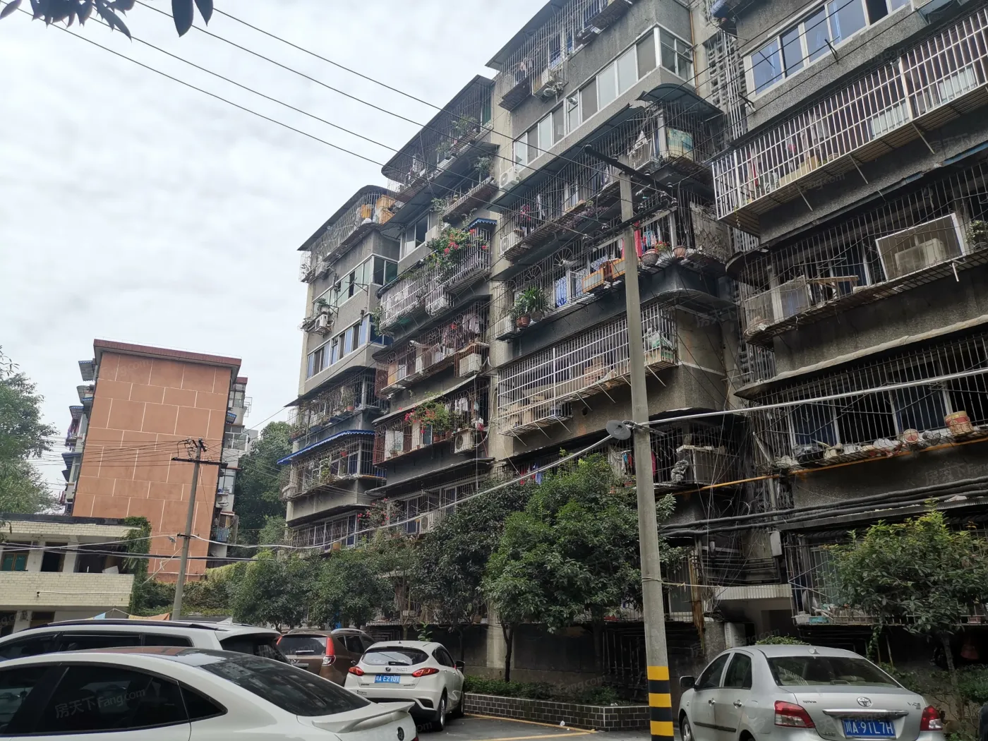 高攀路21号院2室1厅1卫东南朝向2200.00元/月出租