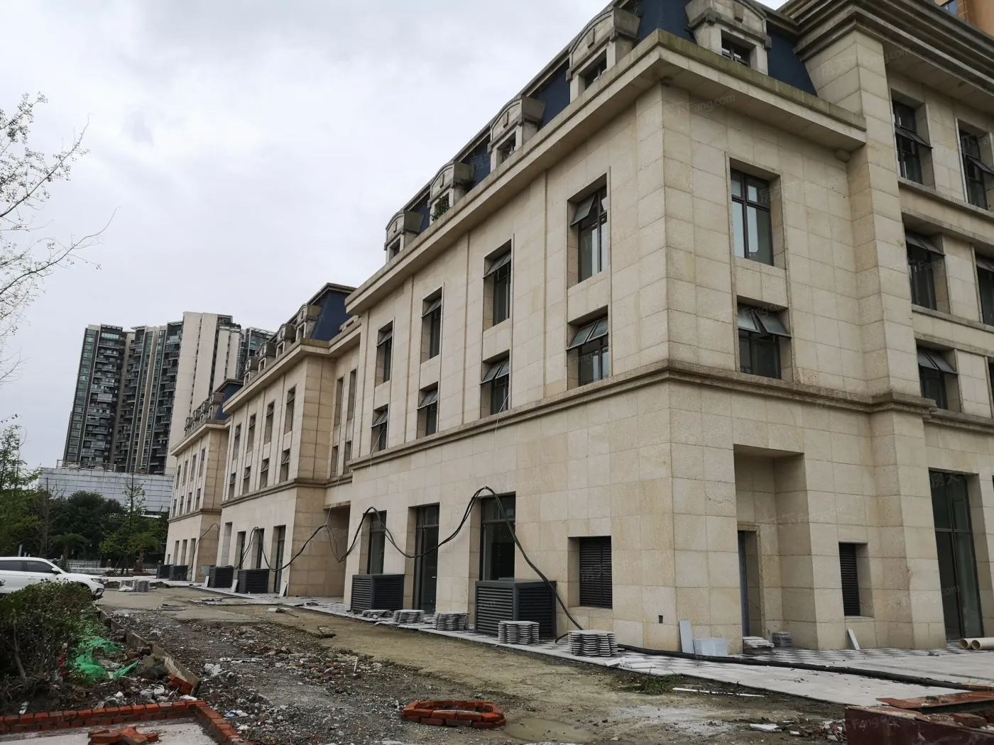 仁和香榭广场3室2厅1卫东南朝向2500.00元/月出租