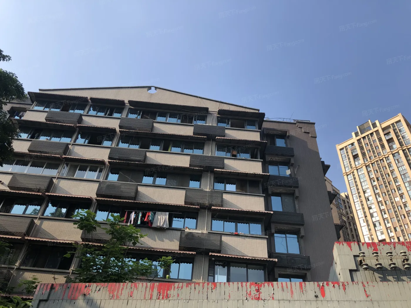 棕港公寓3室2厅2卫东西朝向4000.00元/月出租