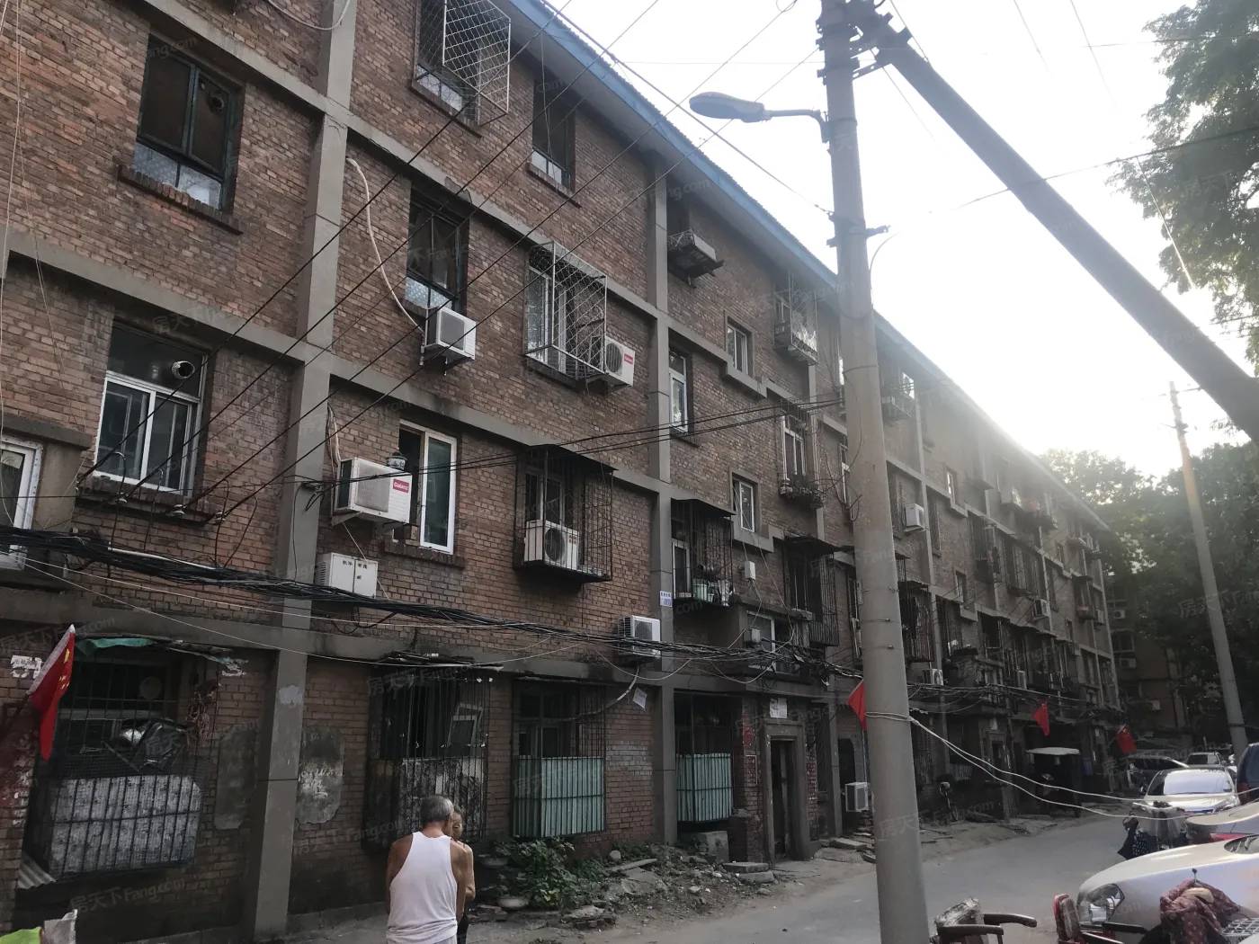 垂杨柳东里3室1厅1卫南朝向5600.00元/月出租