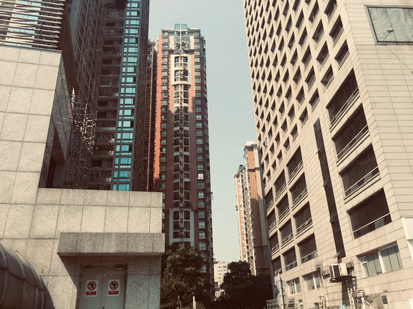 兴威名城4室1厅1卫南朝向3900.00元/月出租