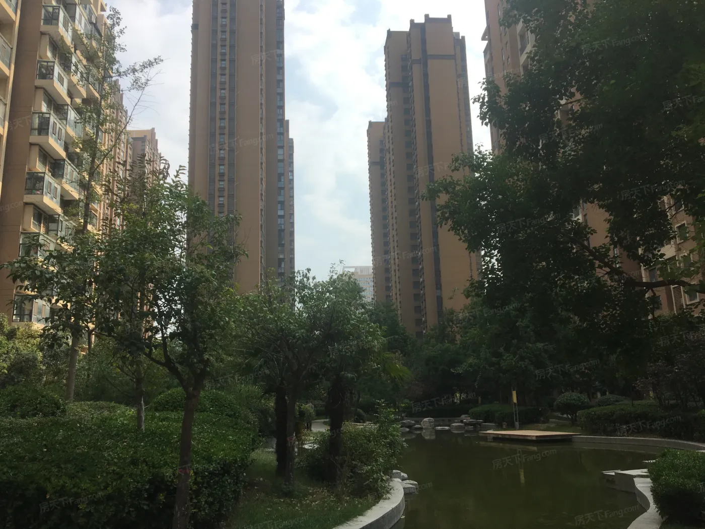 金晨嘉园3室2厅1卫南朝向2800.00元/月出租