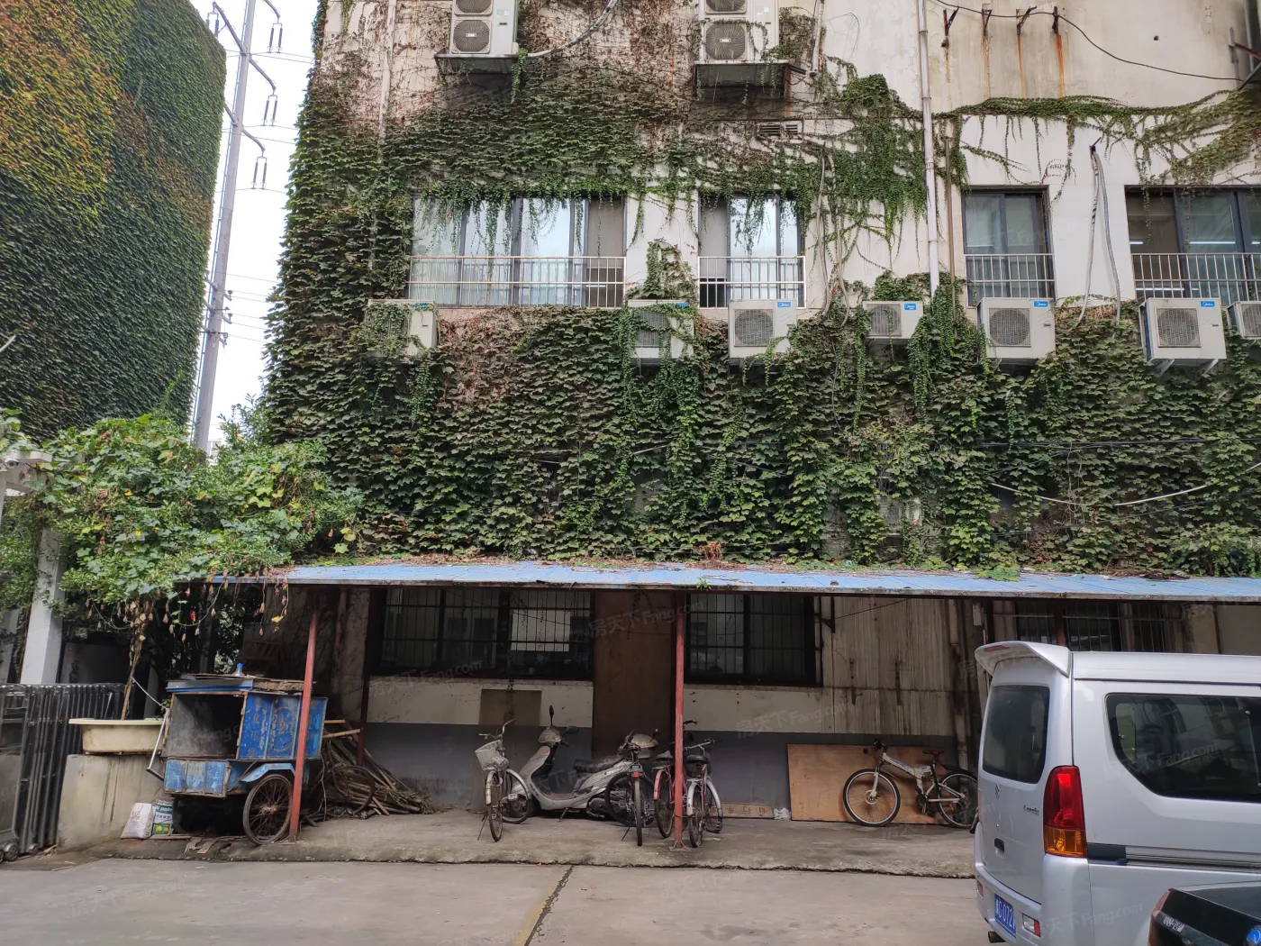 银税楼1室1厅1卫南北朝向2700.00元/月出租