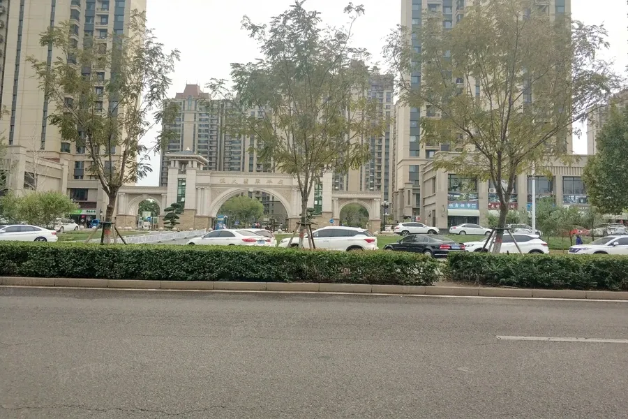 恒大翡翠华庭2室2厅1卫南朝向1100.00元/月出租