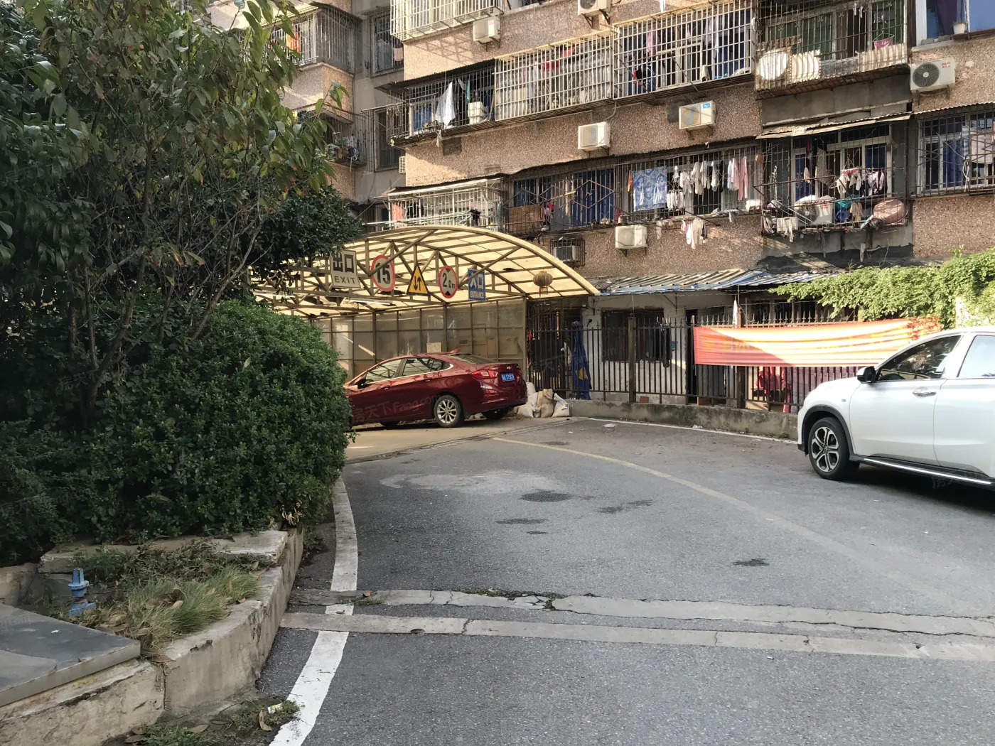 博海名居1室2厅1卫南朝向2000.00元/月出租