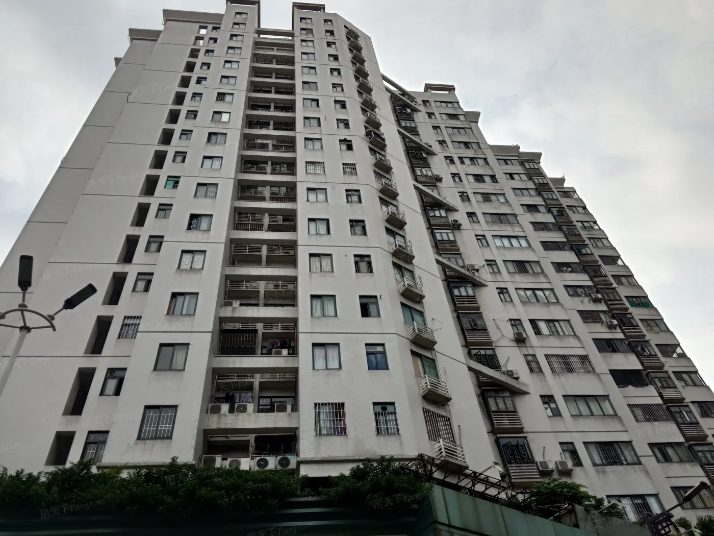 名花商业城2室1厅1卫东南朝向1300.00元/月出租
