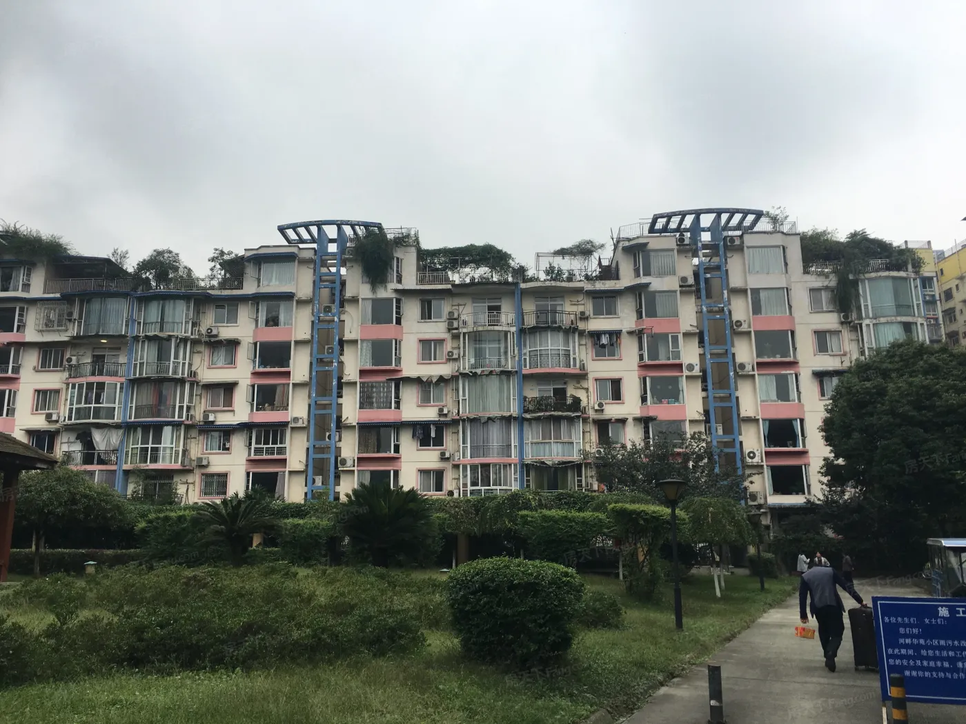 河畔华苑3室2厅2卫东朝向3720.00元/月出租