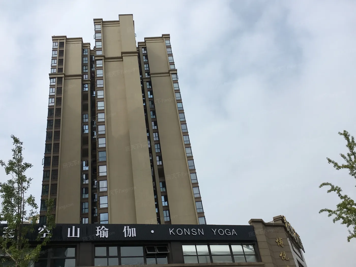 保利玫瑰花语3室2厅2卫东南朝向2500.00元/月出租