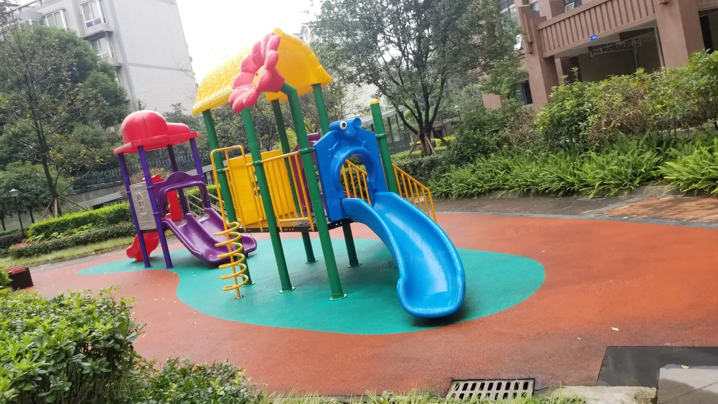 翔宇榜样3室2厅1卫西朝向1800.00元/月出租