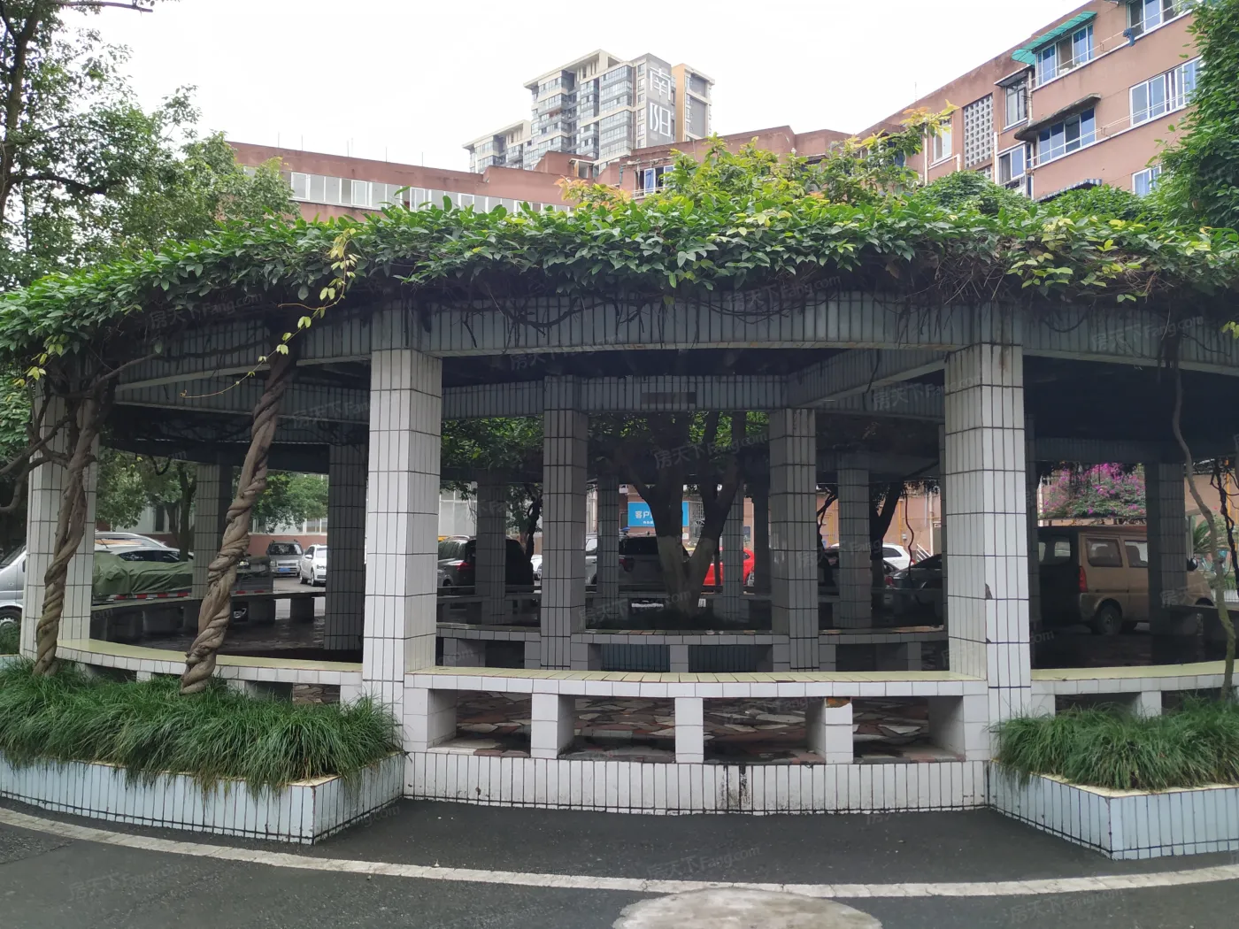 六菱小区3室1厅2卫南朝向2800.00元/月出租