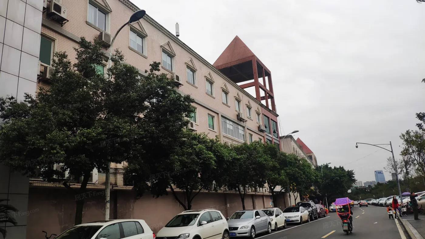 物探小区3室2厅2卫东南朝向2200.00元/月出租