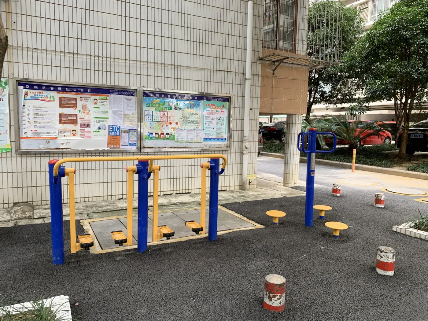 南湖公路局宿舍4室2厅2卫东西南北朝向5500.00元/月出租