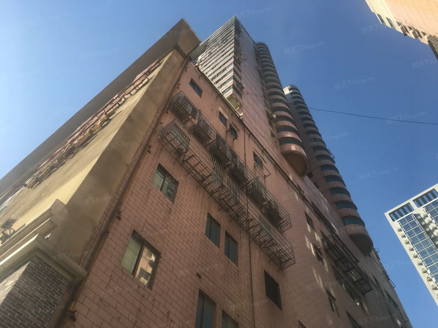 长沙新大新大厦5室2厅1卫南朝向8000.00元/月出租