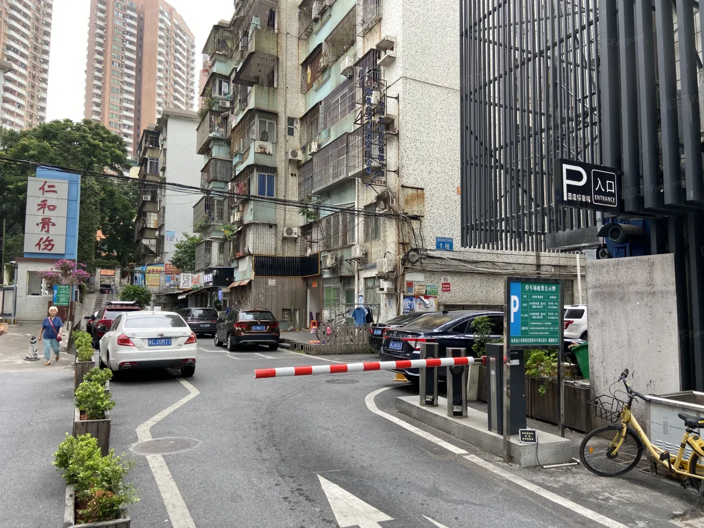 香江楼3室1厅1卫东朝向2600.00元/月出租