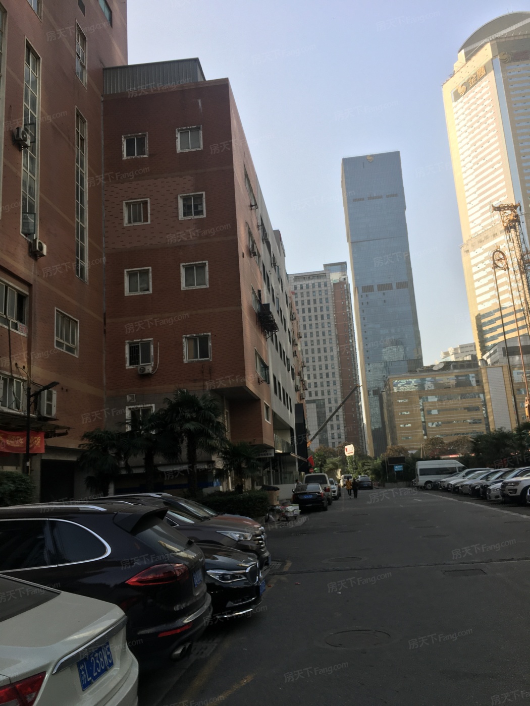 建华大厦实景图-地面停车场-南京搜房网