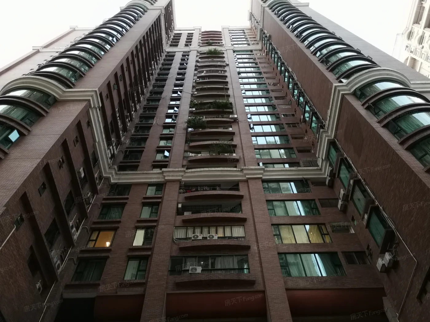 新大厦国际公寓,地铁口,精装,家电全齐,看房方便
