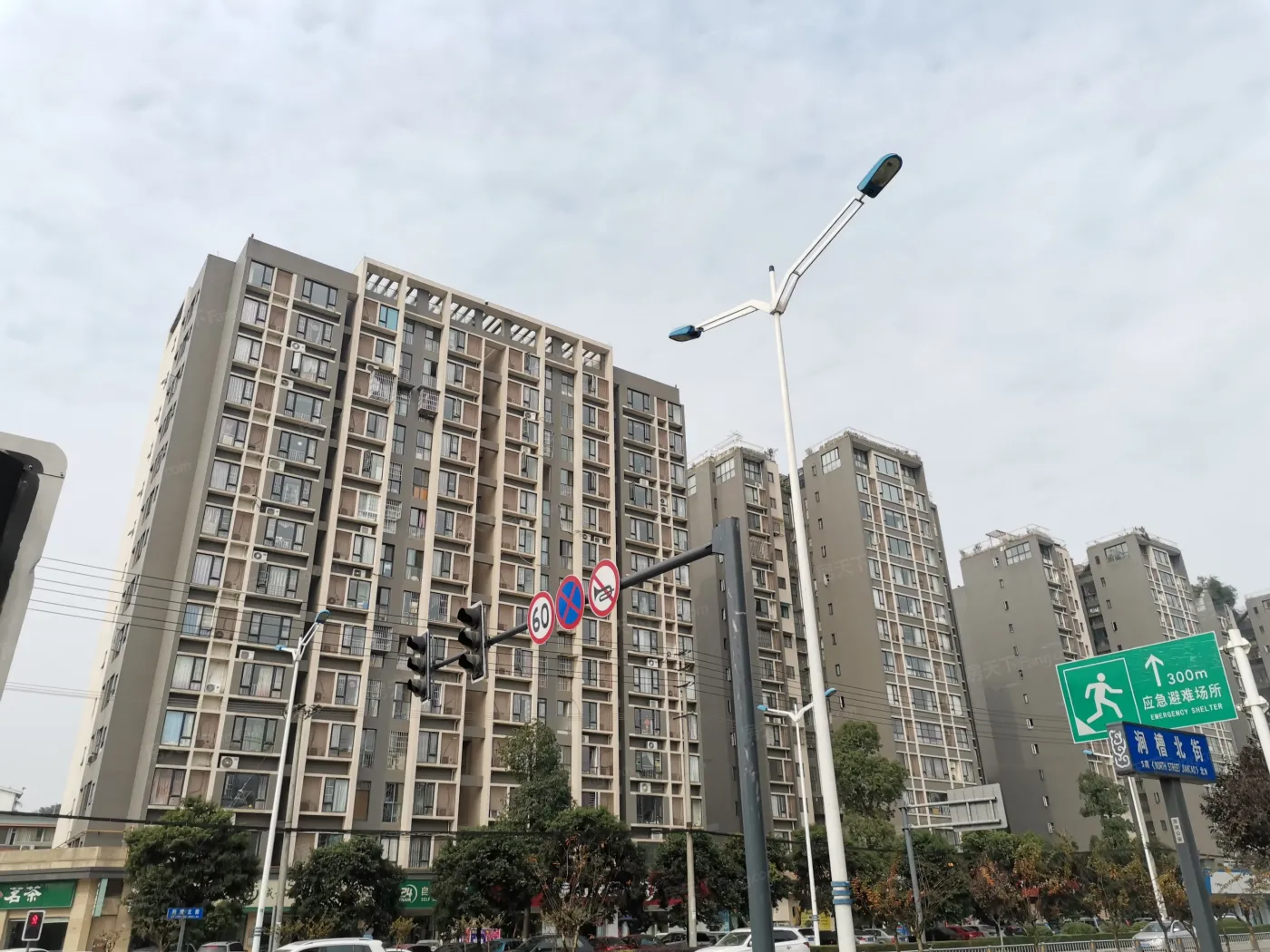 贵通御苑枫景3室1厅1卫东南北朝向2000.00元/月出租