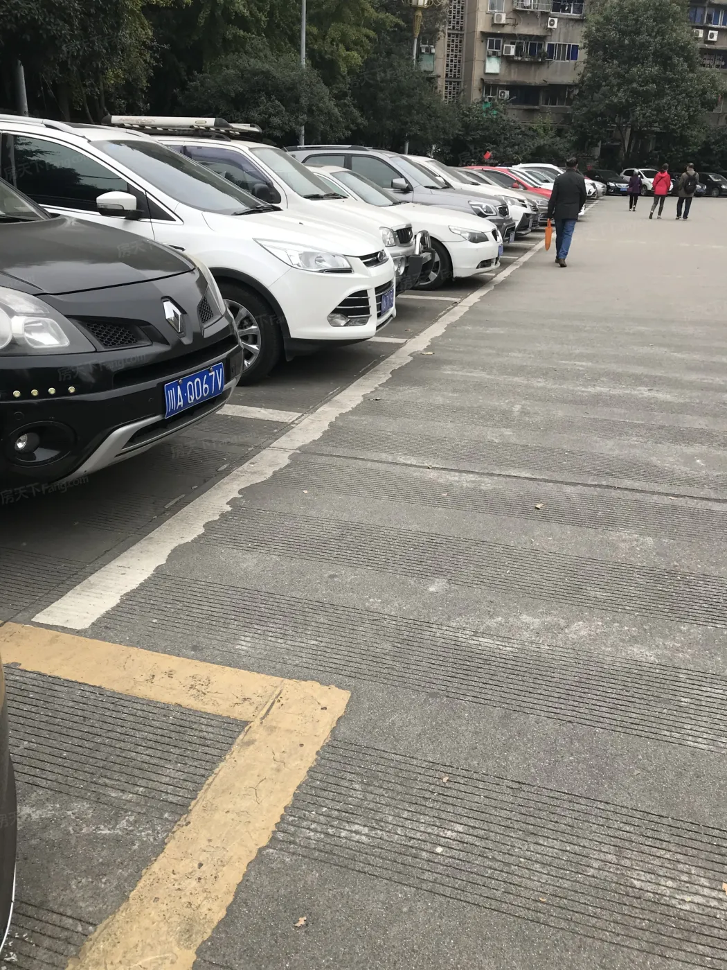 校园春天广场3室2厅2卫东南朝向2600.00元/月出租